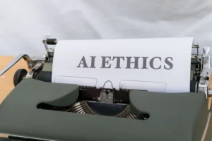 Máquina de escribir con el texto AI Ethics para ilustrar la regulación europea de inteligencia artificial